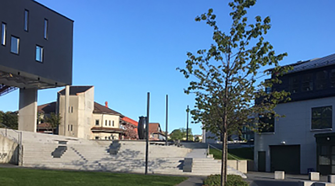 Ein oppmodar alle som ynskjer leggja ned eit minneteikn til å gjera dette rundt Nutenkrukka utanfor Husnes Storsenter/Kulturskulebygget, og gjerne nedover trappa.